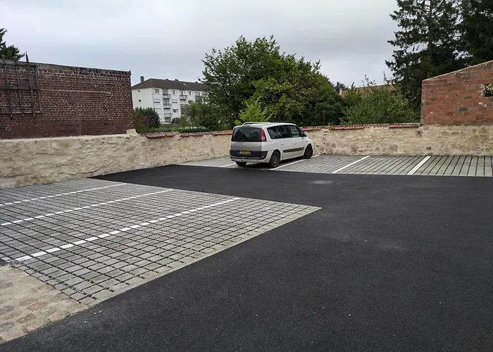 2 Pieces Neuf Centre Ville, Magny Compiegne