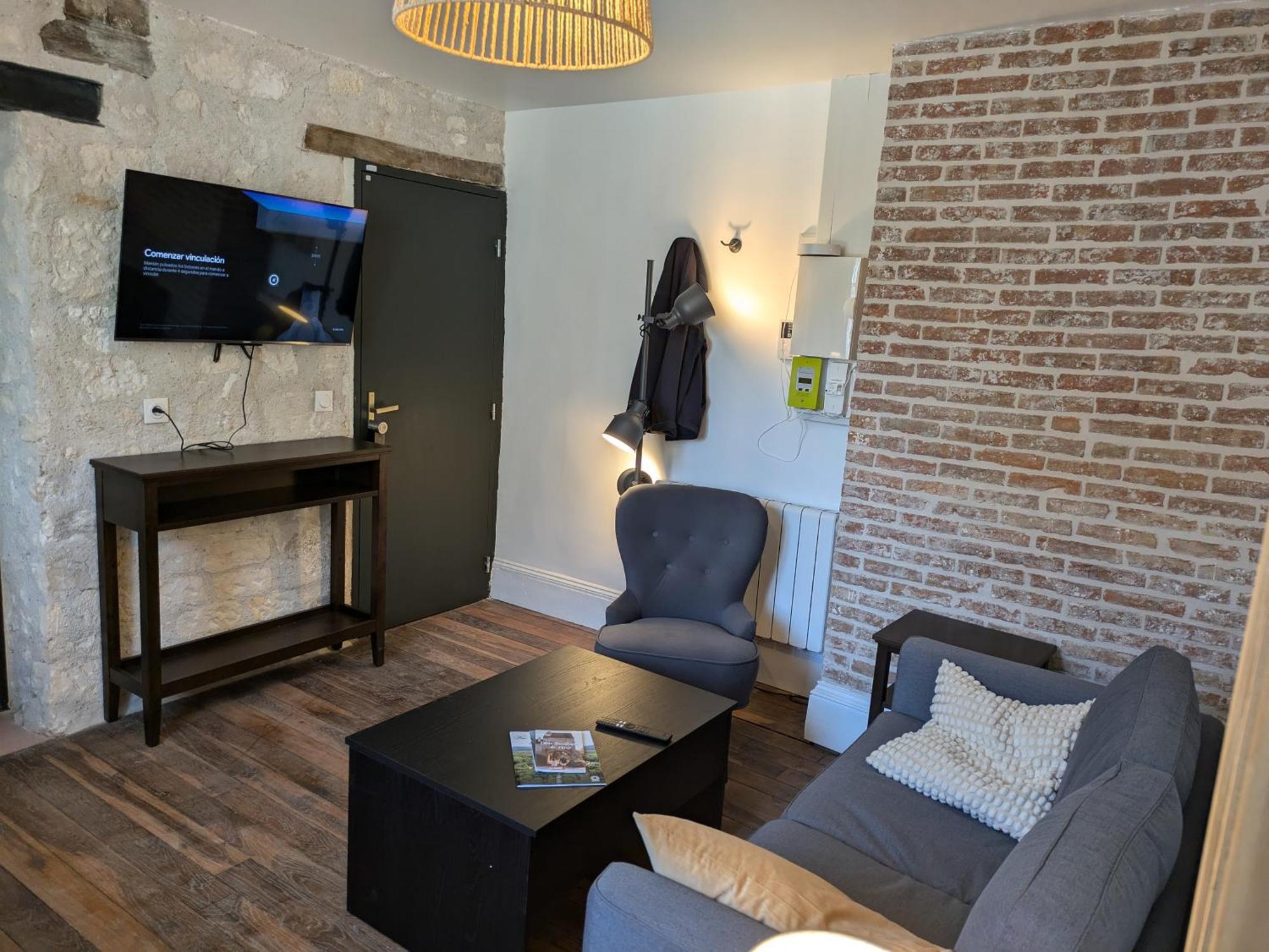 2 Pieces Neuf Centre Ville, Magny Compiegne